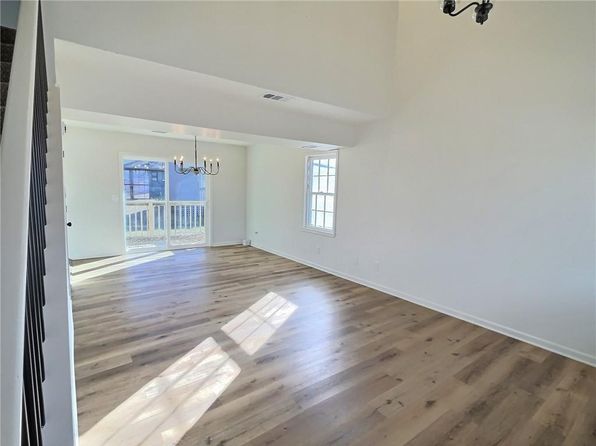 307A E Main St, Smithville, MO 64089