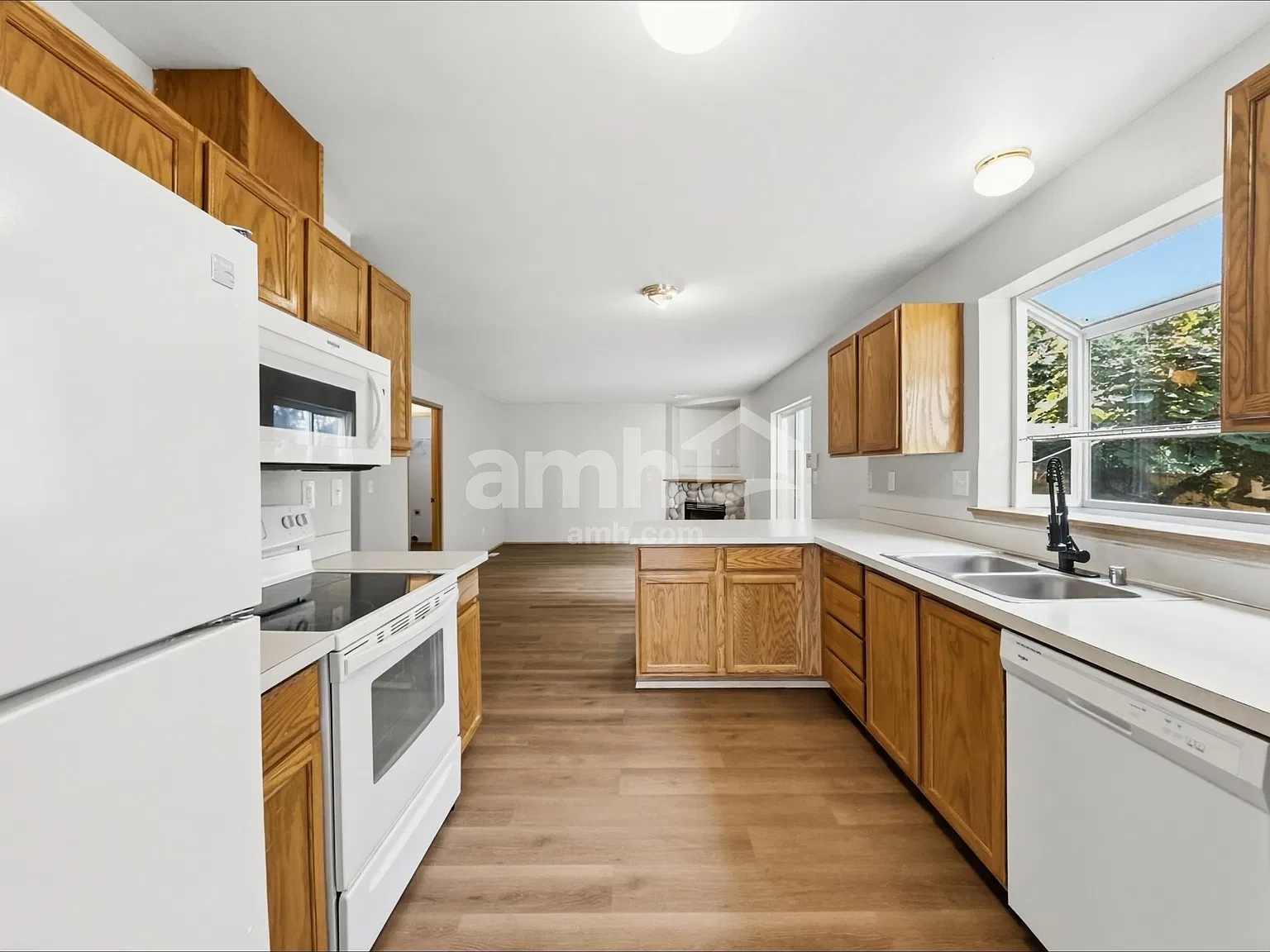 3 bed, 2.5 bath, 1850 sqft, $2,940 — Photo 4