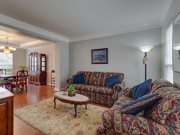 4th image of 402 William Wallace Dr