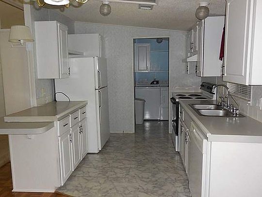 2nd image of 465 Petunia Dr