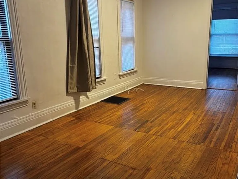 131 Strong Ave — Photo 2