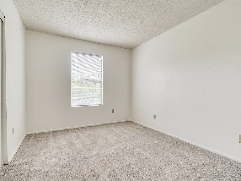 511 Nightshade Dr — Photo 9
