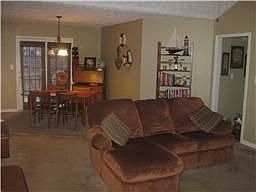 3rd image of 800 Gardendale Ln