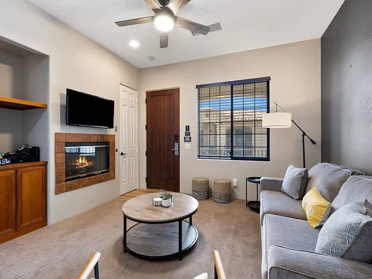 50610 Santa Rosa Plz — Photo 4