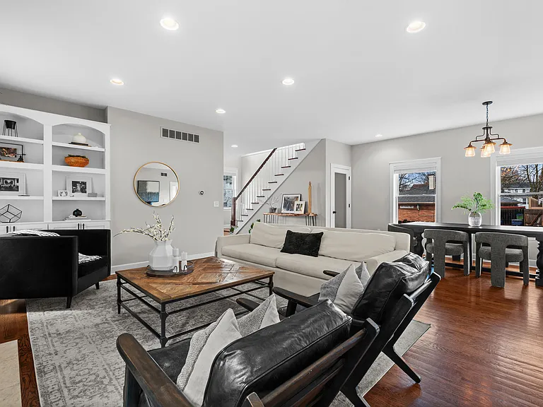 819 Irving Ave — Photo 9