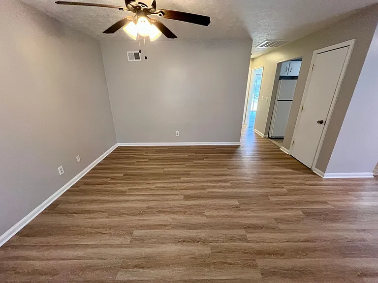 1649B S Beltline Blvd — Photo 5