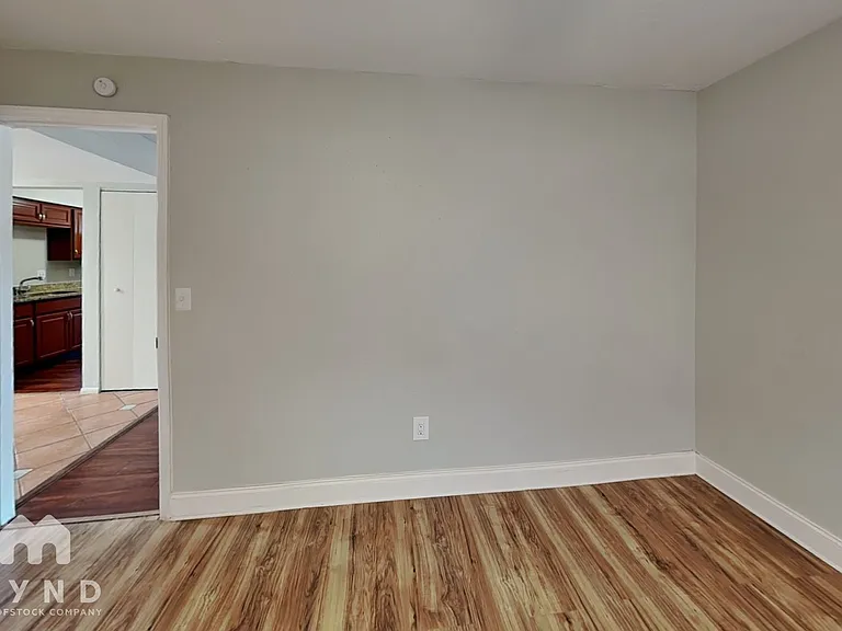 209 Banyan Ct — Photo 9
