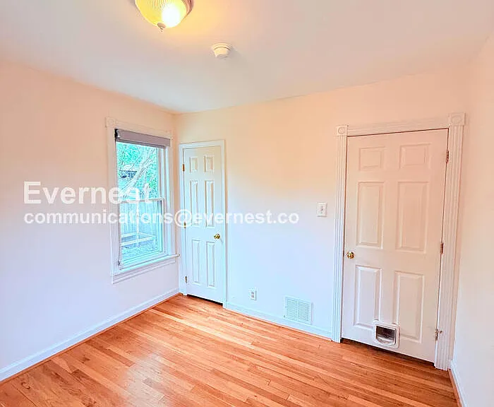 1557 Leroy St — Photo 18