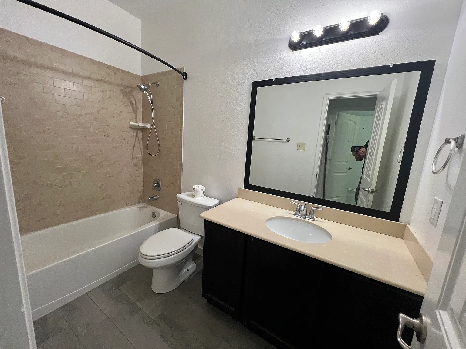 4 bed, 1663 sqft, $2,395 — Photo 3