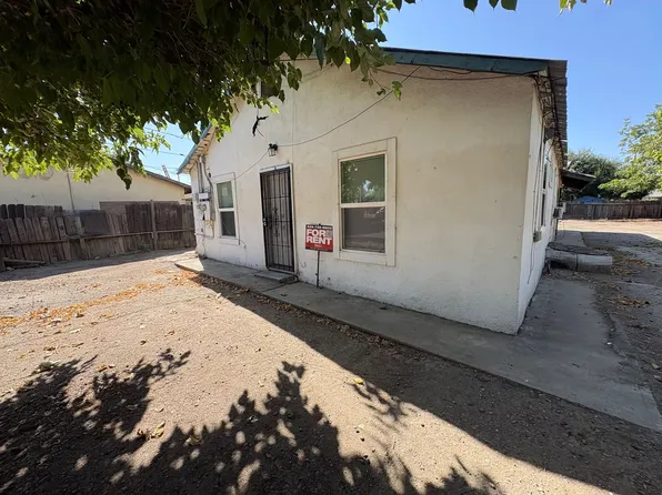 1265 I St #A & B, Orange Cove, CA 93646