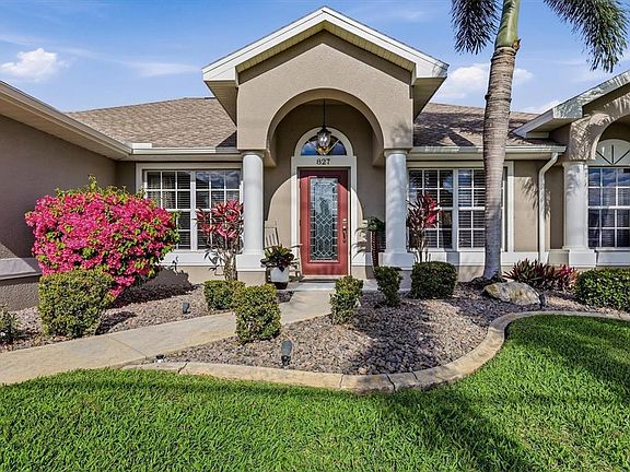 3rd image of 827 Rotonda Cir