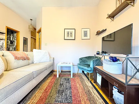 Rented by SERHANT. | media 19