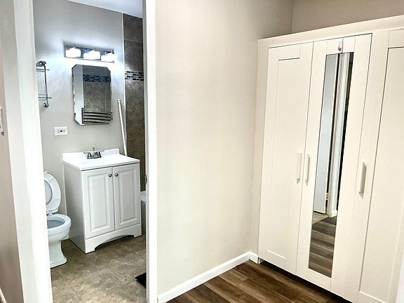 5th image of 1400 E 55th Pl APT 213S