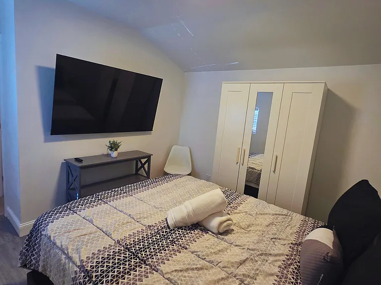 Includes towel set, premium linens, and Smart tv