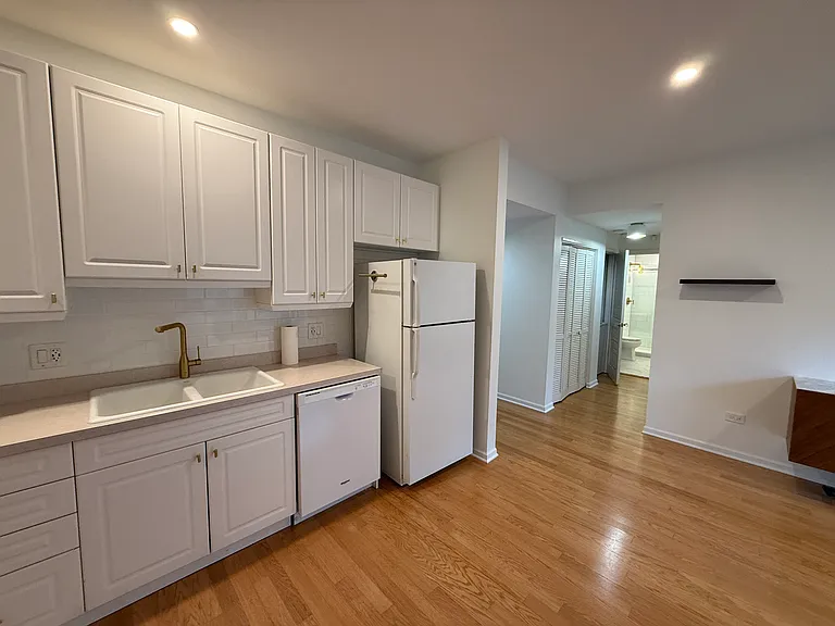 2720 W Cortland St #202 — Photo 5