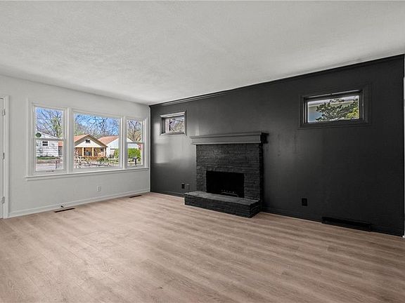 5th image of 307 E 79th Ter