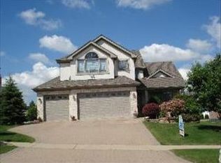 390 4th St, Lemont, IL 60439