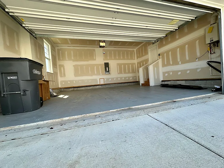 304 Greymoor Ln — Photo 30