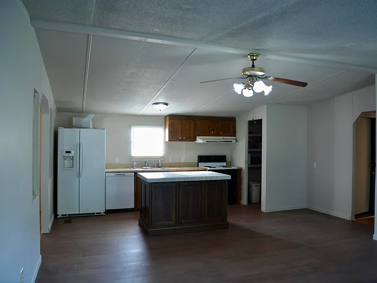111 Brighton Dr — Photo 9