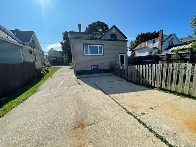721 S 22nd St — Photo 13