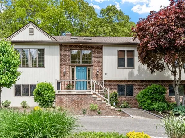 43 Mark Dr, Lincoln, RI 02865