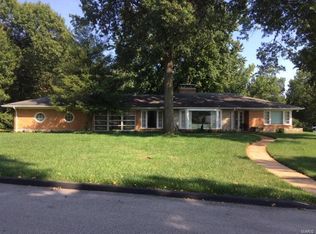 28 Lake Pembroke Dr, Saint Louis, MO 63135