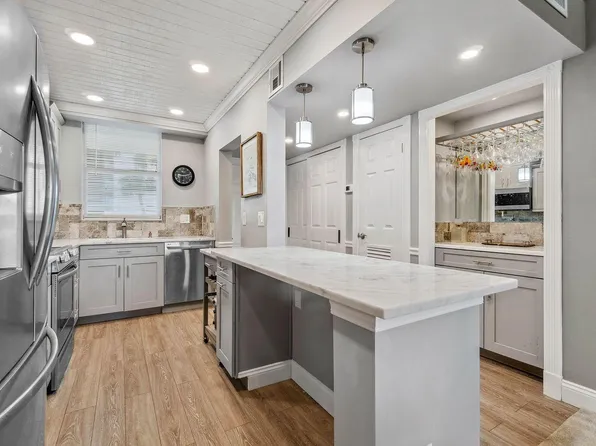 100 Paradise Harbour Boulevard #208, North Palm Beach, FL 33408