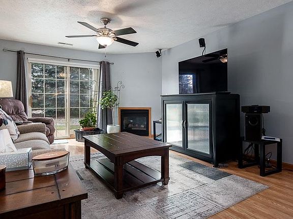 5th image of 5683 Oak Village Dr