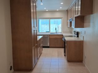 2860 W 235th St #6, Torrance, CA 90505
