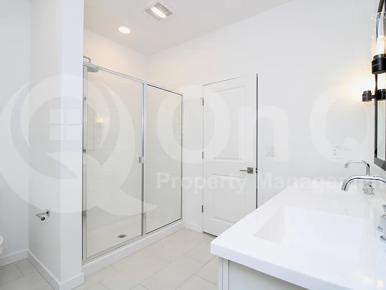 7869 N 80th Ave — Photo 19