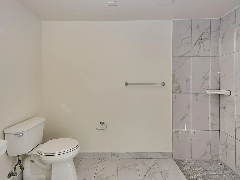 407 N Ardmore Ave #201 — Photo 10