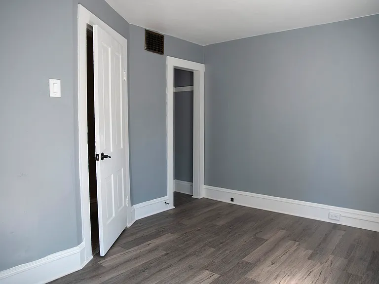 1203 S Farwell St — Photo 12