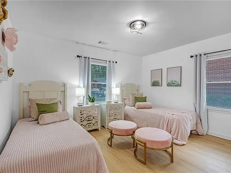 2933 Cloverhurst — Photo 10