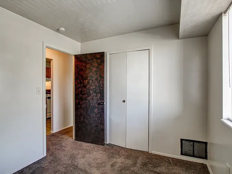 Lake Street Apartments — Photo 22