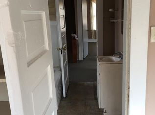 215 SE 11th St, Topeka, KS 66612