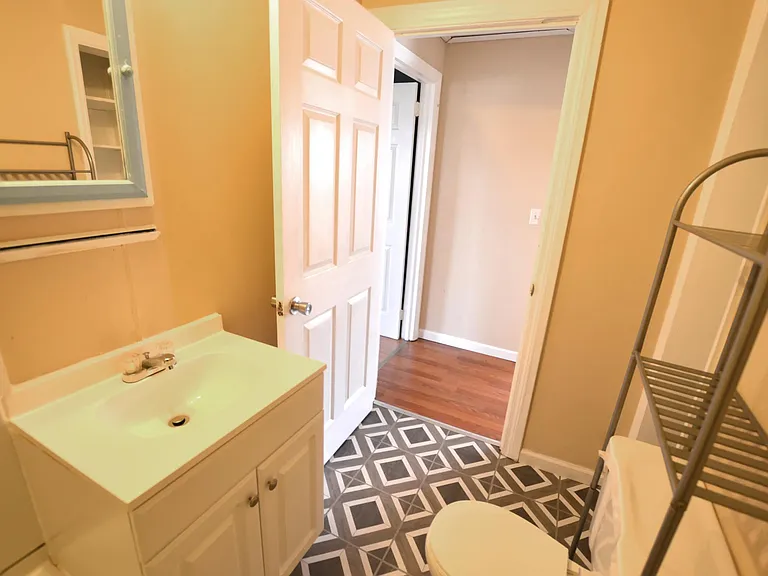 132 Robinson St — Photo 8