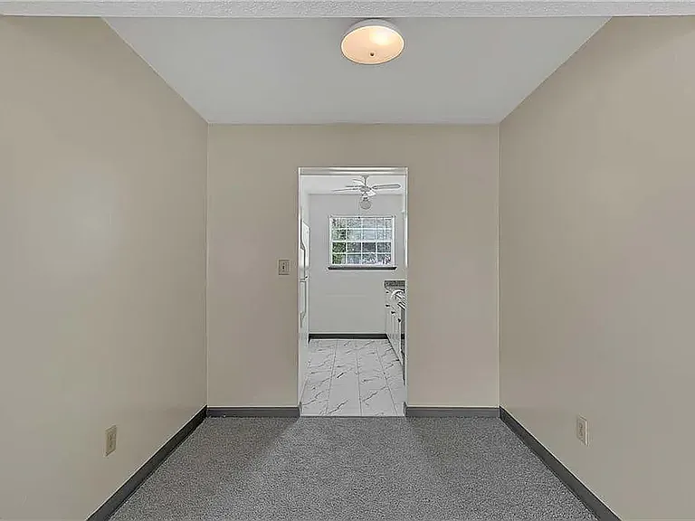 2102 Victoria Ct — Photo 12