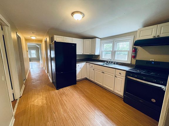 3rd image of 91-93 Vernon Ave Floor 2