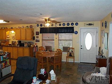 5th image of 609 Shady Grove Dr