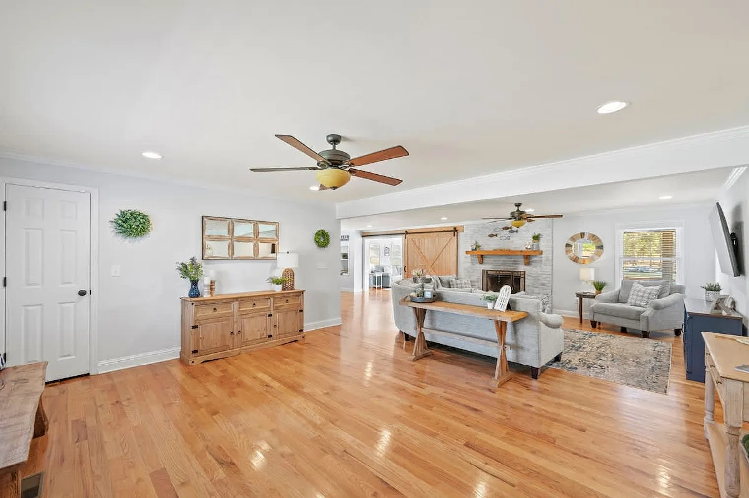 4 bed, 3.0 bath, $6,752 — Photo 4