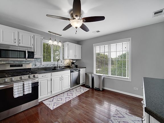 2nd image of 201 Charleston Ct Unit 2