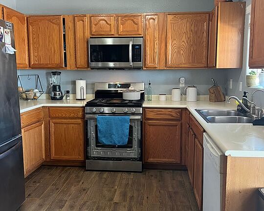 4th image of 459 E Alexandria St