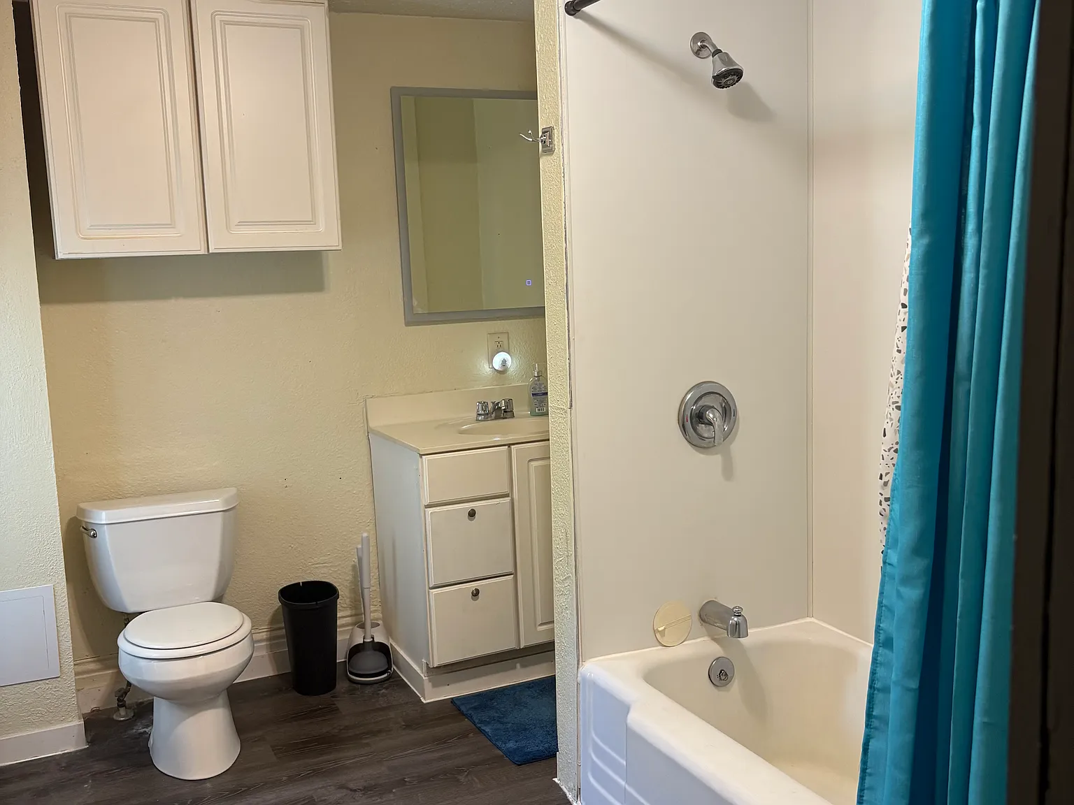 240 N Keyser Ave — Photo 2