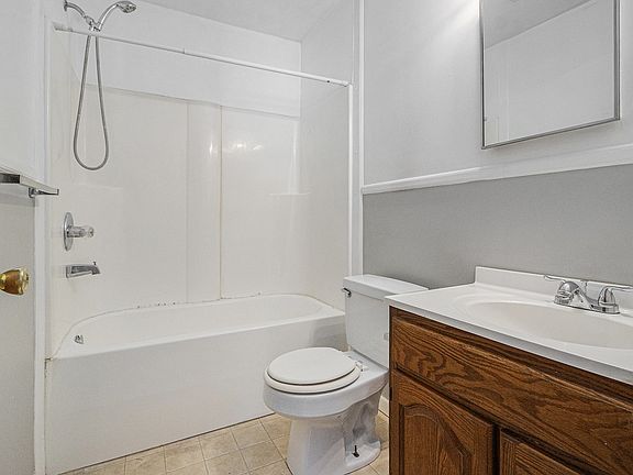 3rd image of 8524 Newhouse St