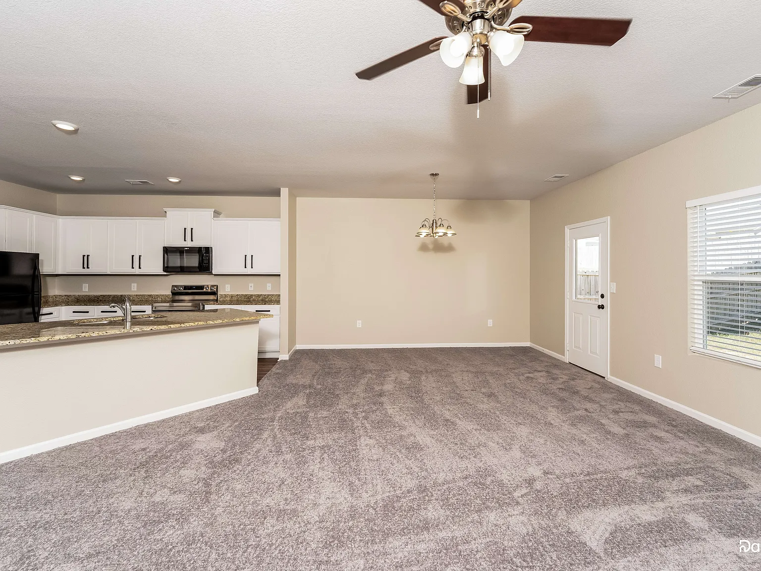 3 bed, 2.0 bath, 1587 sqft, $1,555 — Photo 4