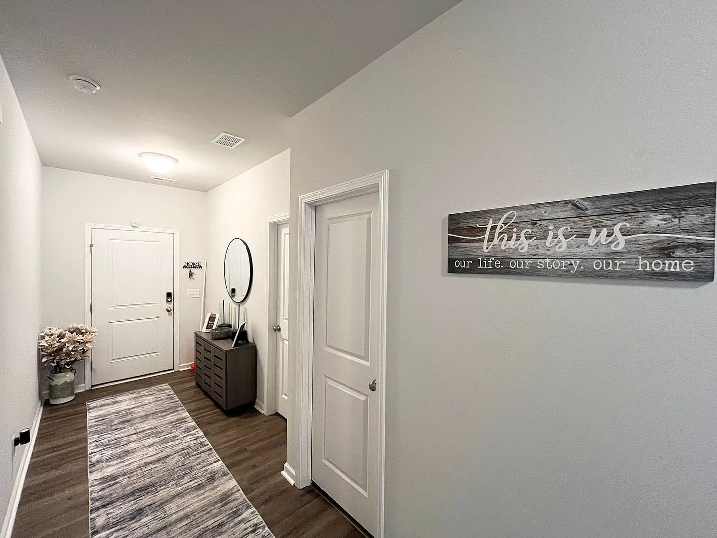 Stunning 5BD, 3BA Clayton Home with a Spacious Loft Only 15 Minutes From White Oak Crossing — Photo 3
