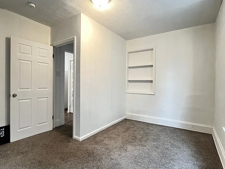 156 W Washington St #1 — Photo 11