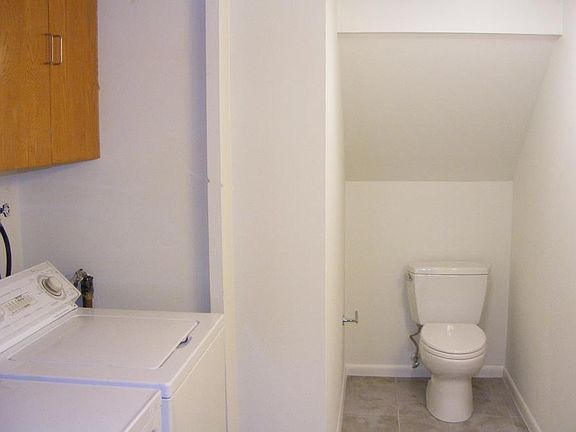 Utility room w/half bath