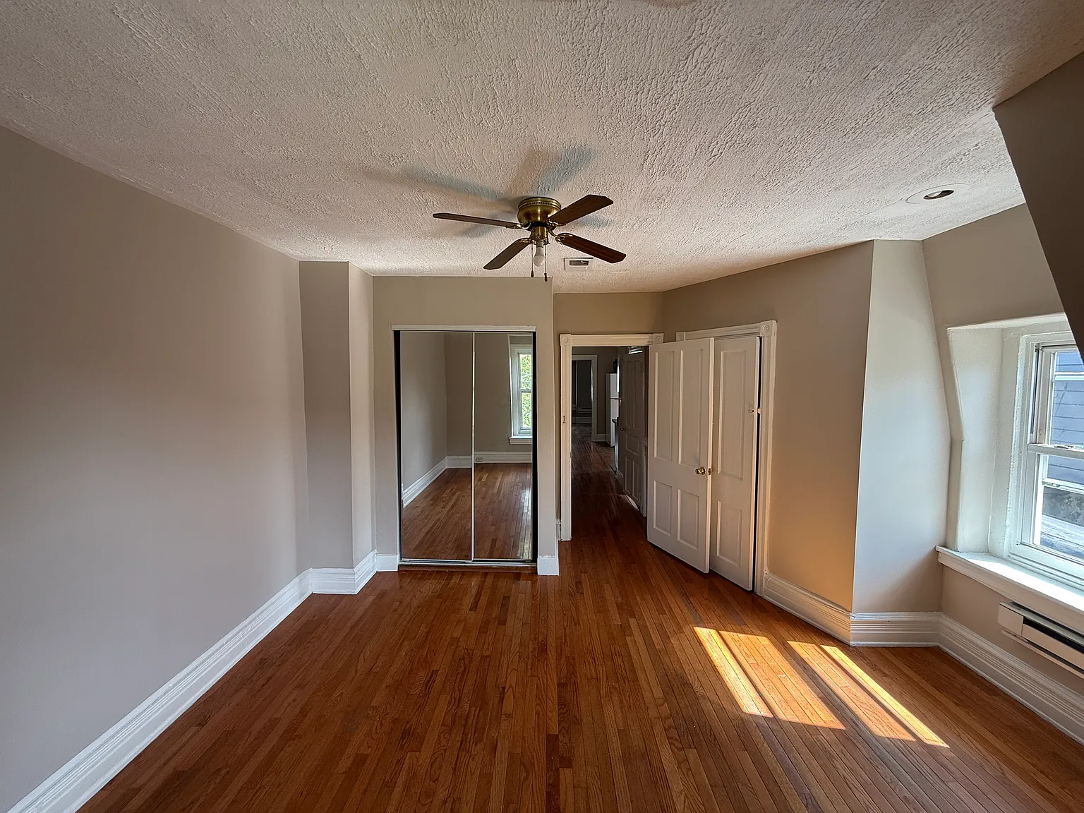 2 bed, 650 sqft, $1,600 — Photo 4