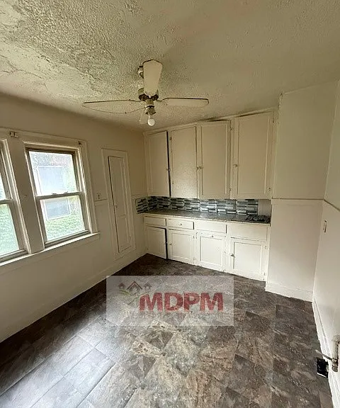 3296 Tuxedo St — Photo 8